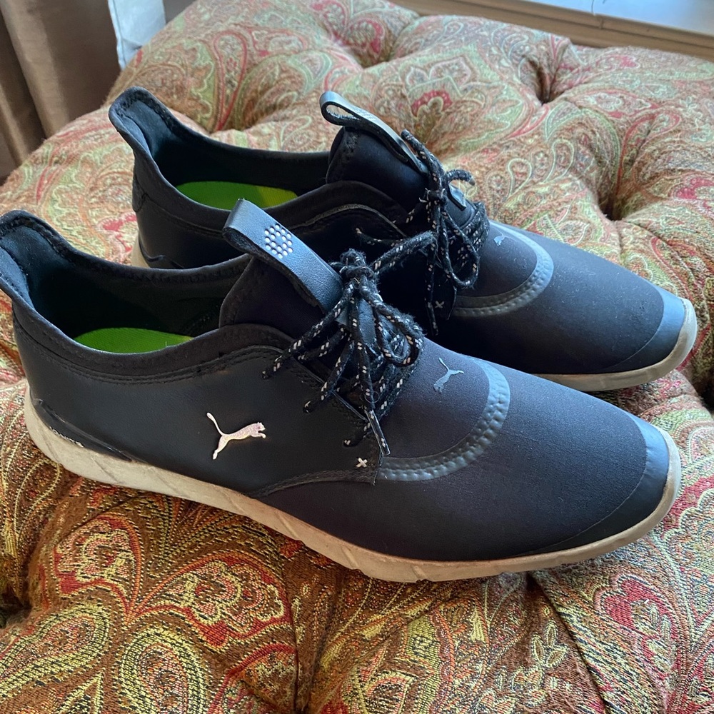 Men’s black Puma sz 10